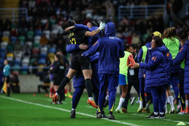 Brasil team celebrating a goal during the match between Portugal National Womens team and Brasil National Womens team, friendly preparation game at Estadio Municipal de Aveiro on 2 December 2025.celebrating a goal Aveiro Estadio Municipal de Aveiro Aveiro Portugal Copyright: xIMAGOx xPRIMExSPORTSxIMAGESx xFILIPExOLIVEIRAx