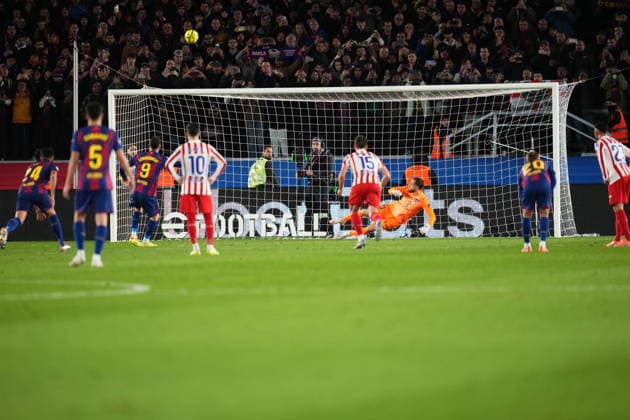 during the La Liga EA Sports match between FC Barcelona, Barca and Atletico de Madrid played at Spotify Camp Nou Stadium on December 2 2025 in Barcelona, Spain. (Photo by Bagu Blanco PRESSIN) Copyright: xBaguxBlancox xPRESSINx