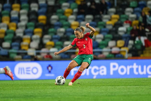 Lucia Alves ( Portugal National Womens Team ) in action during the match between Portugal National Womens team and Brasil National Womens team, friendly preparation game at Estadio Municipal de Aveiro on 2 December 2025. Aveiro Estadio Municipal de Aveiro Aveiro Portugal Copyright: xIMAGOx xPRIMExSPORTSxIMAGESx xFILIPExOLIVEIRAx