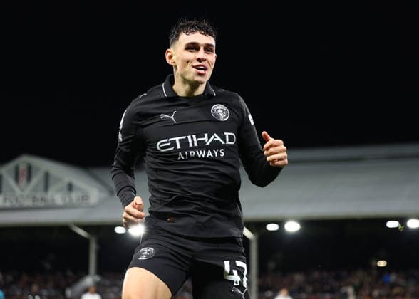 London, England, 2nd December 2025. Phil Foden of Manchester City celebrates scoring the fourth goal during the Fulham vs Manchester City Premier League match at Craven Cottage, London. Picture credit should read: Paul Terry Sportimage EDITORIAL USE ONLY. No use with unauthorised audio, video, data, fixture lists, club league logos or live services. Online in-match use limited to 120 images, no video emulation. No use in betting, games or single club league player publications. SPI_045_PT_Fulham_Man_City SPI-4339-0043