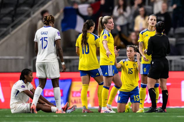 251202 Rosa Kafaji, Linda Sembrant, Julia Zigiotti Olme and Nathalie Björn look dejected after the Women s Nations League bronze medal second leg match between Sweden and France on December 2, 2025 in Stockholm Photo Simon Hastegard BILDBYRAN kod SH JM0754 bbeng fotboll football soccer fotball nations league uefa women s nations league bronsmatch bronze medal match dam sverige sweden frankrike france depp  Copyright: SIMONxHASTEGARD BB251202SH061