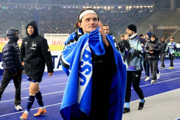 DEU, DFB Pokal, Hertha BSC vs 1 FC Kaiserslautern, 02 12 2025, Berliner Olympiastadion, Berlin, DEU, DFB Pokal, Hertha BSC vs 1 FC Kaiserslautern, im Bild Fabian Reese Hertha BSC Berlin 11 DFL regulations prohibit any use of Photographs as image sequences and or quasi video nordphotoxGmbHx xEngler nph00076