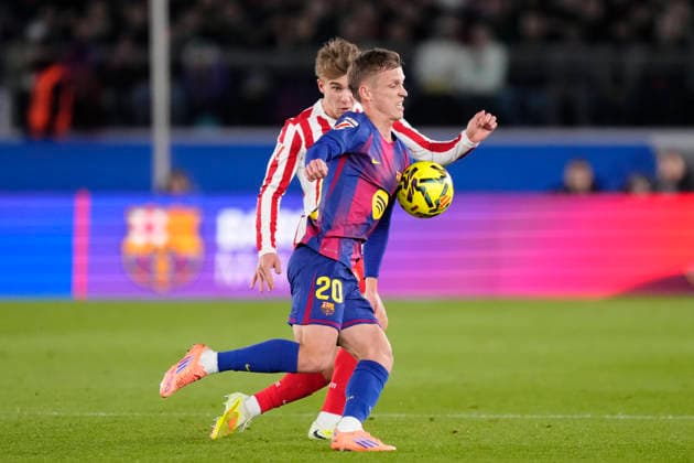 FC Barcelona, Barca v Atletico de Madrid - LaLiga EA Sports Dani Olmo attacking midfield of Barcelona and Spain and Pablo Barrios central midfield of Atletico de Madrid and Spain compete for the ball during the La Liga EA Sports match between FC Barcelona and Atletico de Madrid at Spotify Camp Nou on December 2, 2025 in Barcelona, Spain. Barcelona Spain  Copyright: xJosexBretonx originalFilename:bretonhernandez-fcbarcel251202_np0vl.jpg