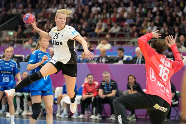 Antje Doll Germany controls the ball during the 27th IHF Women s Handball World Championship Main Round match between Germany and Faroe Islands at Westfalenhalle on December 2, 2025 in Dortmund, Germany Photo by Alex Gottschalk DeFodi Images