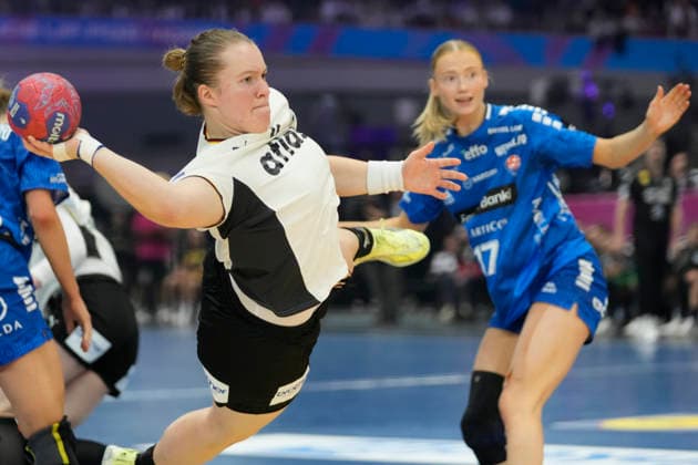Lisa Antl Germany controls the ball during the 27th IHF Women s Handball World Championship Main Round match between Germany and Faroe Islands at Westfalenhalle on December 2, 2025 in Dortmund, Germany Photo by Alex Gottschalk DeFodi Images
