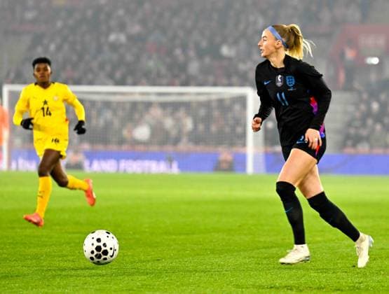 England Women v Ghana Women International Friendly, Länderspiel, Nationalmannschaft Chloe Kelly of England Women in possession against Ghana Women during the International Friendly match at the St Mary s Stadium, Southampton 02 12 2025 UK Newspapers OUT Copyright: xPaulxBlakex FIL-22586-0029