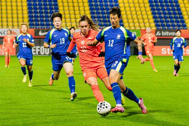 Miyeon Kim of South Korea battles for possession with Romee Leuchter of The Netherlands Netherlands v South Korea, Women s International Friendly, Länderspiel, Nationalmannschaft Netherlands v South Korea, Mandemakers Stadium, December 2, 2025, Waalwijk, Netherlands.