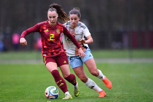 Soccer European Championship Qualification U19 Juniors Germany Spain on 02 12 2025 at the Sportschule Wedau in Duisburg Felicia Sträßer Germany , front Aiara Agirrezabala Spain , back DFB regulations prohibit any use of photographs as image sequences and or quasi video Nordrhein Westfalen Germany