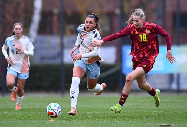 Soccer European Championship Qualification U19 Juniors Germany Spain on 02 12 2025 at the Sportschule Wedau in Duisburg Iris Santiago Spain , left Mia Lena Maas Germany , right DFB regulations prohibit any use of photographs as image sequences and or quasi video Nordrhein Westfalen Germany