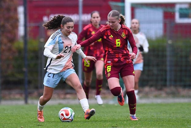 Soccer European Championship Qualification U19 Juniors Germany Spain on 02 12 2025 at the Sportschule Wedau in Duisburg Elene Gurtubay Spain , left Marie Gmeineder Germany , right DFB regulations prohibit any use of photographs as image sequences and or quasi video Nordrhein Westfalen Germany