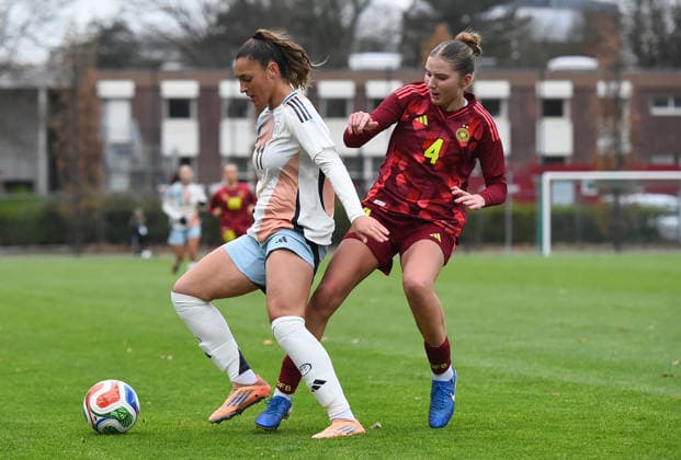 Soccer European Championship Qualification U19 Juniors Germany Spain on 02 12 2025 at the Sportschule Wedau in Duisburg Iris Santiago Spain , left Lina Szaraz Germany , right DFB regulations prohibit any use of photographs as image sequences and or quasi video Nordrhein Westfalen Germany