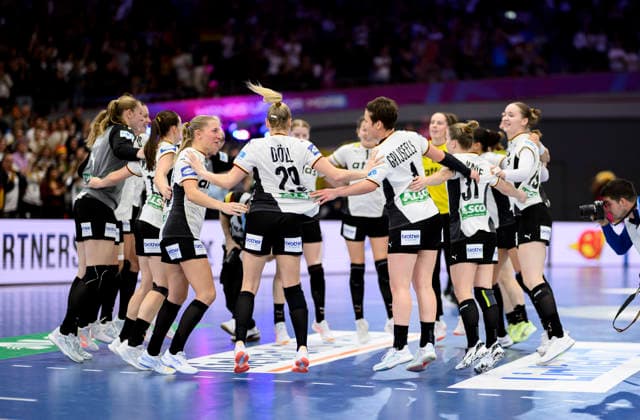 Final Cheer Team GER, Team, Handball World Championship 2025, Main Round 1 Matchday, Germany GER Faeroeer FRO , on 02 12 2025 in Dortmund Germany Womens Handball World Championship from 26 11 14 12 2025 in Germany Netherlands Â