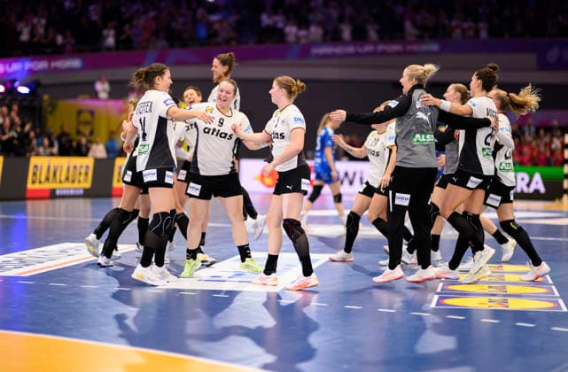 Final Cheer Team GER, Team, Handball World Championship 2025, Main Round 1 Matchday, Germany GER Faeroeer FRO , on 02 12 2025 in Dortmund Germany Womens Handball World Championship from 26 11 14 12 2025 in Germany Netherlands Â