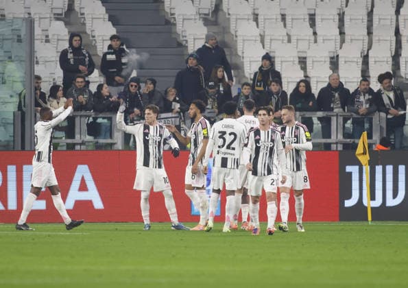 Jonathan David of Juventus FC celebrating with team mates after a goal during the Coppa Itallia, 2025 26 season, football match between Juventus FC and Udinese Calcio on 02 Dicember 2025, at Allianz Stadium, Turin, taly. Photo Nderim KACELI  Copyright: xNderimxKaceli IPAxSportx xipa-agency.netx xx IPA_68654061 IPA_Agency_IPA68654061