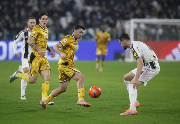 Oier Zarraga of Udinese Calcio and Federico Gatti of Juventus FC during the Coppa Itallia, 2025 26 season, football match between Juventus FC and Udinese Calcio on 02 Dicember 2025, at Allianz Stadium, Turin, taly. Photo Nderim KACELI  Copyright: xNderimxKaceli IPAxSportx xipa-agency.netx xx IPA_68654389 IPA_Agency_IPA68654389