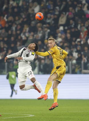 Weston McKennie of Juventus FC and Adam Buksa of Udinese Calcio during the Coppa Itallia, 2025 26 season, football match between Juventus FC and Udinese Calcio on 02 Dicember 2025, at Allianz Stadium, Turin, taly. Photo Nderim KACELI  Copyright: xNderimxKaceli IPAxSportx xipa-agency.netx xx IPA_68654541 IPA_Agency_IPA68654541