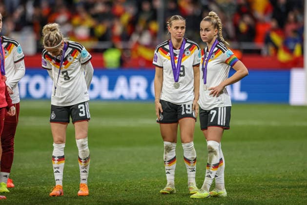 ESP, Madrid, Spain vs Germany, International match, Football, UEFA, 2025 2026 season, Womens Nations League, Riyadh Air Metropolitano, Final in picture Disappointment for Germany after defeat in the final against Spain, Klara Bühl Germany 19 , Giulia Gwinn Germany 7 DFB DFL REGULATIONS PROHIBIT ANY USE OF PHOTOGRAPHS AS IMAGE SEQUENCES AND OR QUASI VIDEO, 02 12 2025 Copyright: HMBxMedia HendrikxHamelau
