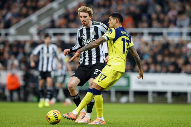 Newcastle United v Tottenham Hotspur Premier League 02 12 2025. Nick Woltemade of Newcastle United closes down Cristian Romero of Tottenham Hotspur during the Premier League match between Newcastle United and Tottenham Hotspur at St. James s Park, Newcastle, England on 2 December 2025. Newcastle St. James s Park Tyne and Wear England Editorial use only DataCo restrictions apply See www.football-dataco.com , Copyright: xCraigxCowanx PSI-23316-0068