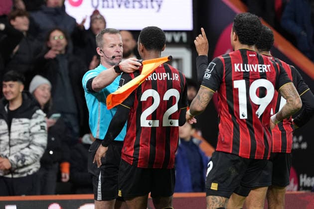 Bournemouth v Everton, Premier League, Football, Vitality Stadium, Bournemouth, UK - 02 Dec 2025 Goal by Eli Junior Kroupi of Bournemouth disallowed for offside. Bournemouth Vitality Stadium Bournemouth GBR, UK NEWSPAPERS OUT Copyright: xSeanxRyanx