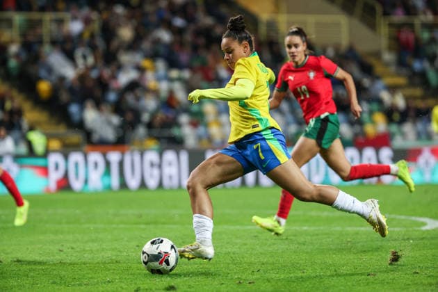 Dudinha ( Brasil National Womens Team ) in action during the match between Portugal National Womens team and Brasil National Womens team, friendly preparation game at Estadio Municipal de Aveiro on 2 December 2025. Aveiro Estadio Municipal de Aveiro Aveiro Portugal Copyright: xIMAGOx xPRIMExSPORTSxIMAGESx xFILIPExOLIVEIRAx