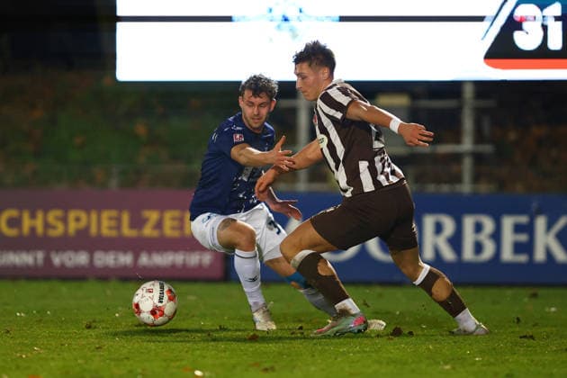 27 Oleg Skakun FC St Pauli U23 , 3 Nico Mai VfB Oldenburg Fußball I Herren I Regionalliga Nord I Saison 2025 2026 I 21 Spieltag I FC St Pauli U23 VfB Oldenburg I 02 12 2025 I Edmund Plambeck Stadion