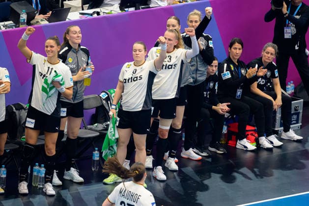 Handball, Womens World Championship, Main Round Group 2 Germany Faeroer Islands Jubel Freude Emotion Dortmund Westfalenhalle Nordrhein Westfalen Germany
