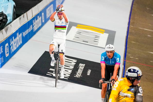 First day of the Wieler zesdaagse Rotterdam - Fabio van den Bossche during the WielerZesdaagse Rotterdam at Ahoy Rotterdam on 2 December 2025 in Rotterdam, Netherlands. (Parallax Pictures Nick Koole) Copyright: xNickxKoolex