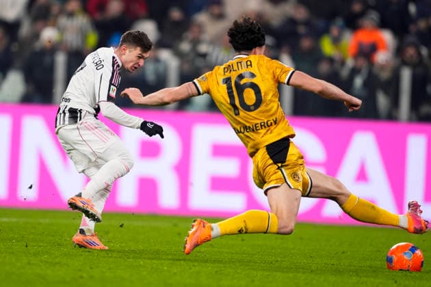 JuventusÕs Francisco Concei‹o fights for the ball with Udinese s Matteo Palma during the round of 16 Frecciarossa Italian Cup 2025 2026 soccer match between Juventus Fc and Udinese at Juventus Stadium in Turin, North Italy , December 2, 2025. - Soccer  Copyright: xFabioxFerrari LaPressex