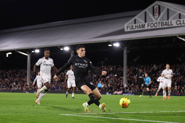 Fulham gegen Manchester City 02. Dezember 2025, London Premier League Fußball Fulham gegen Manchester City Phil Foden von Manchester City erzielt das vierte Tor Foto Jacques Feeney Abseits London UK  Copyright: xJacquesxFeeneyx xOffsidexOffside