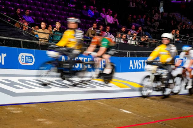 First day of the Wieler zesdaagse Rotterdam - Spectators during the WielerZesdaagse Rotterdam at Ahoy Rotterdam on 2 December 2025 in Rotterdam, Netherlands. (Parallax Pictures Nick Koole) Copyright: xNickxKoolex