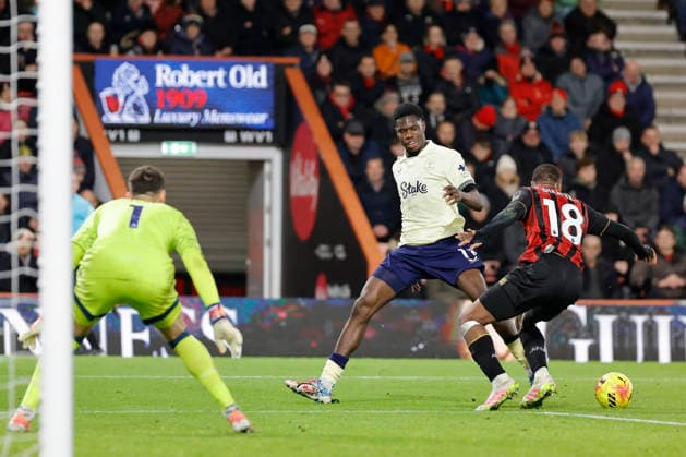 2nd December 2025, Bournemouth, Dorset, England; Premier League Football, AFC Bournemouth versus Everton; Bafode Diakite of Bournemouth competes with Thierno Barry of Everton  HongboxChen