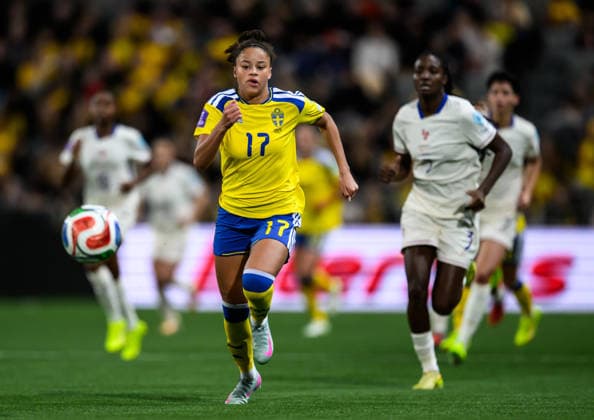 251202 Felicia Schröder of Sweden during the Women s Nations League bronze medal second leg match between Sweden and France on December 2, 2025 in Stockholm Photo Simon Hastegard BILDBYRAN code SH JM0754 bbeng fotboll football soccer fotball nations league uefa womens nations league bronsmatch bronze medal match dam sverige sweden frankrike france  Copyright: SIMONxHASTEGARD BB251202SH099