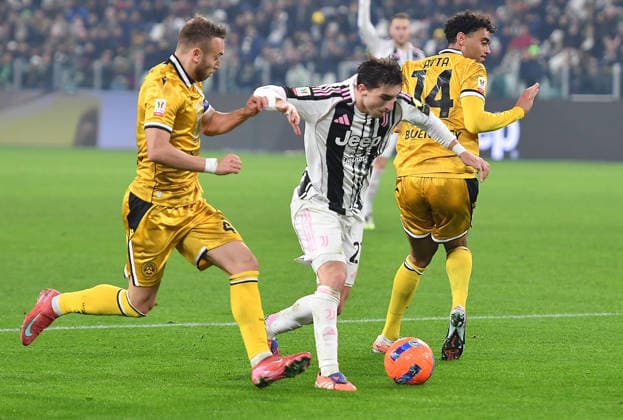 December 2, 2025, Turin, Italy: Juventus Fabio Miretti and Udinese s Sandi Lovriuc in action during the round of 16 of the Italian Cup soccer match Juventus FC vs Udinese Calcio at the Allianz Stadium in Turin, Italy, 2 December 2025 ANSA ALESSANDRO DI MARCO. Coppa Italia: Juventus FC Vs Udinese Calcio  - ZUMAa110 20251202_zaf_a110_036 Copyright: xAlessandroxxxxxxxxDixMarcox