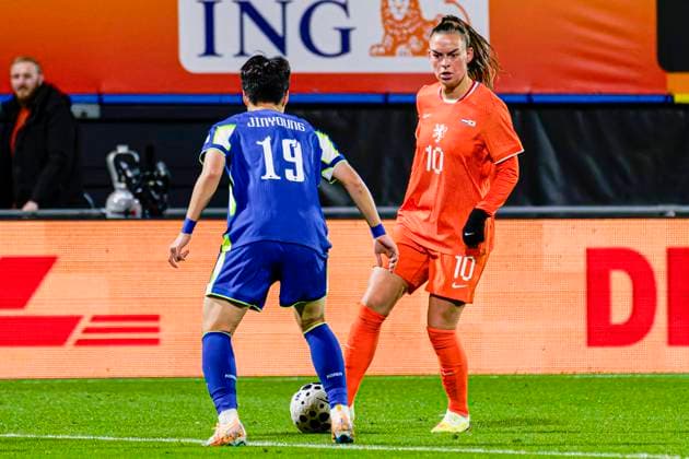 Romee Leuchter of The Netherlands battles for possession with Jinyoung Noh of South Korea Netherlands v South Korea, Women s International Friendly, Länderspiel, Nationalmannschaft Netherlands v South Korea, Mandemakers Stadium, December 2, 2025, Waalwijk, Netherlands.