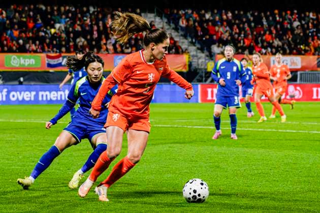 Marisa Olislagers of The Netherlands battles for possession with Chaerim Kang of South Korea Netherlands v South Korea, Women s International Friendly, Länderspiel, Nationalmannschaft Netherlands v South Korea, Mandemakers Stadium, December 2, 2025, Waalwijk, Netherlands.