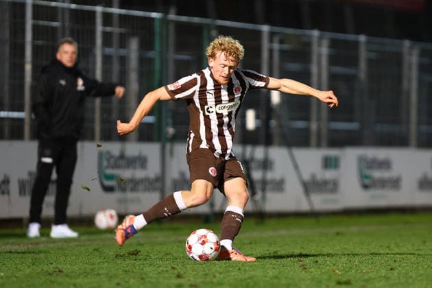16 Marwin Schmitz FC St Pauli U23 Football I Men I Regionalliga Nord I Season 2025 2026 I 21 Matchday I FC St Pauli U23 VfB Oldenburg I 02 12 2025 I Edmund Plambeck Stadium