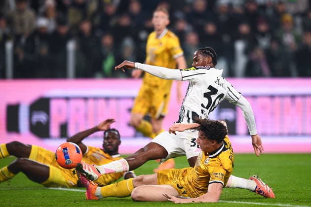 2025-12-02 Juventus FC v Udinese Calcio - Coppa Italia TURIN, ITALY - DECEMBER 2: Jonathan David of Juventus FC scores the team s first goal during the Coppa Italia match between Juventus FC and Udinese Calcio at Allianz Stadium on December 2, 2025 in Turin, Italy. (Photo by Alberto Gandolfo BSR Agency) Turin Italy Content not available for redistribution in The Netherlands directly or indirectly through any third parties. Copyright: xBSRxAgencyx
