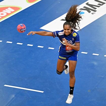 2025.12.02 s-Hertogenbosch pilka reczna kobiet Mistrzostwa Swiata Francja - Polska N z Suzanne Wajoka Foto Lukasz Laskowski PressFocus 2025.12.02 s-Hertogenbosch IHF WomenÕs Handball World Championship, WM, Weltmeisterschaft France v Poland Suzanne Wajoka Credit: Lukasz Laskowski PressFocus NEWSPIX.PL --- newspix.pl POLAND OUT! 