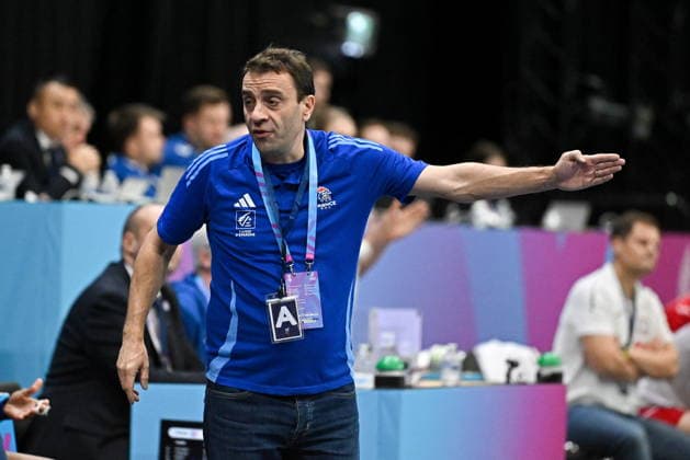 2025.12.02 s-Hertogenbosch pilka reczna kobiet Mistrzostwa Swiata Francja - Polska N z Sebastien Gardillou Foto Lukasz Laskowski PressFocus 2025.12.02 s-Hertogenbosch IHF WomenÕs Handball World Championship, WM, Weltmeisterschaft France v Poland Sebastien Gardillou Credit: Lukasz Laskowski PressFocus NEWSPIX.PL --- newspix.pl POLAND OUT! 