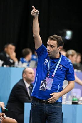 2025.12.02 s-Hertogenbosch pilka reczna kobiet Mistrzostwa Swiata Francja - Polska N z Sebastien Gardillou Foto Lukasz Laskowski PressFocus 2025.12.02 s-Hertogenbosch IHF WomenÕs Handball World Championship, WM, Weltmeisterschaft France v Poland Sebastien Gardillou Credit: Lukasz Laskowski PressFocus NEWSPIX.PL --- newspix.pl POLAND OUT! 