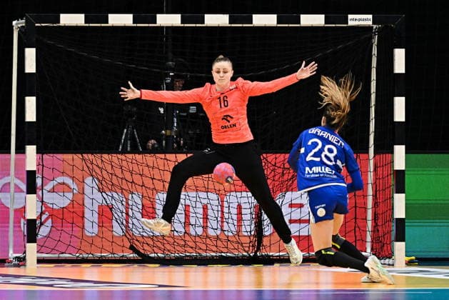 2025.12.02 s-Hertogenbosch pilka reczna kobiet Mistrzostwa Swiata Francja - Polska N z Adrianna Placzek Foto Lukasz Laskowski PressFocus 2025.12.02 s-Hertogenbosch IHF WomenÕs Handball World Championship, WM, Weltmeisterschaft France v Poland Adrianna Placzek Credit: Lukasz Laskowski PressFocus NEWSPIX.PL --- newspix.pl POLAND OUT! 