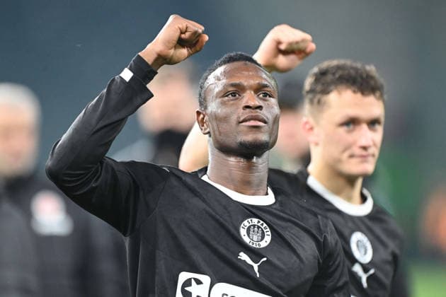 Abdoulie CEESAY Pauli Schlussjubel FC St Pauli, Jubel, jubeln, Freude, cheers, Fussball, DFB Pokal, Achtelfinale, Round of 16, Borussia Moenchengladbach MG FC St Pauli Pauli 1 2 am 02 12 2025 im Borussiapark Moenchengladbach Deutschland DFL regulations prohibit any use of photographs as image sequences and or quasi video Â