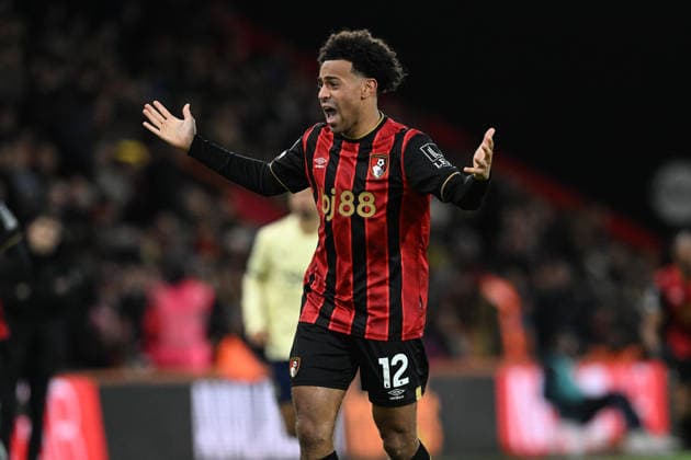 Bournemouth v Everton Premier League 02 12 2025. Tyler Adams (12) of AFC Bournemouth gestures during the Premier League match between Bournemouth and Everton at the Vitality Stadium, Bournemouth, England on 2 December 2025. Bournemouth Vitality Stadium Dorset England Editorial use only DataCo restrictions apply See www.football-dataco.com , Copyright: xGrahamxHuntx PSI-23324-0289