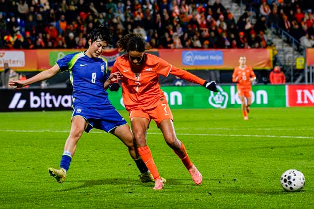 Nina Nijstad of The Netherlands battles for possession with Shinji Kim of South Korea Netherlands v South Korea, Women s International Friendly, Länderspiel, Nationalmannschaft Netherlands v South Korea, Mandemakers Stadium, December 2, 2025, Waalwijk, Netherlands.