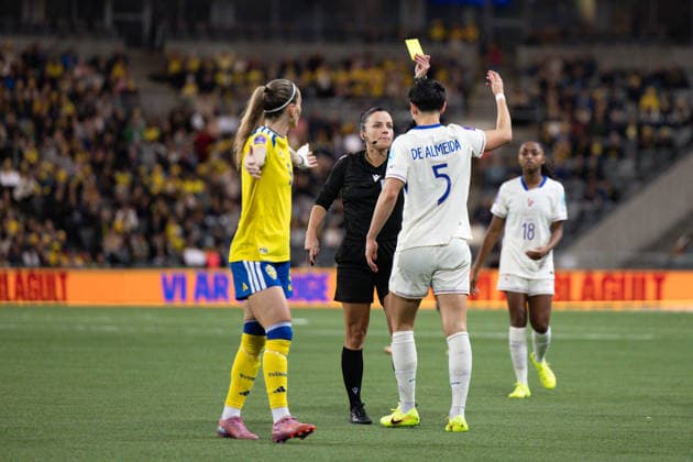 Elisa De Almeida (5 France) receives a yellow during the Third-place match of the UEFA Womens Nations League football match between Sweden and France at 3Arena in Stockholm, Sweden. Copyright: xAnexFrosakerx xSPPx Sportspressphoto_SPR69373