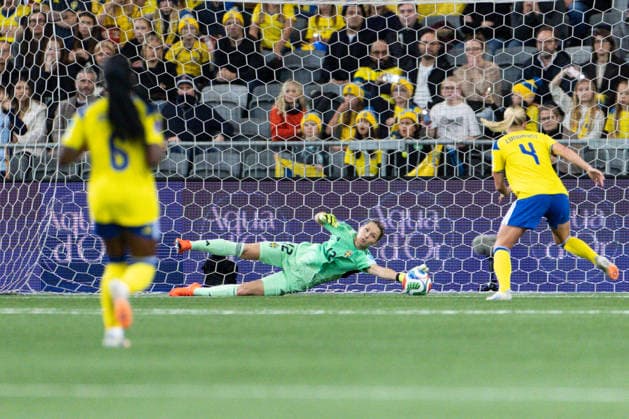 Goalkeeper Jennifer Falk (12 Sweden) save the ball during the Third-place match of the UEFA Womens Nations League football match between Sweden and France at 3Arena in Stockholm, Sweden. Copyright: xAnexFrosakerx xSPPx Sportspressphoto_SPR69394