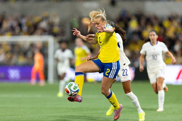 Smilla Holmberg (2 Sweden) controls the ball during the Third-place match of the UEFA Womens Nations League football match between Sweden and France at 3Arena in Stockholm, Sweden. Copyright: xAnexFrosakerx xSPPx Sportspressphoto_SPR69398