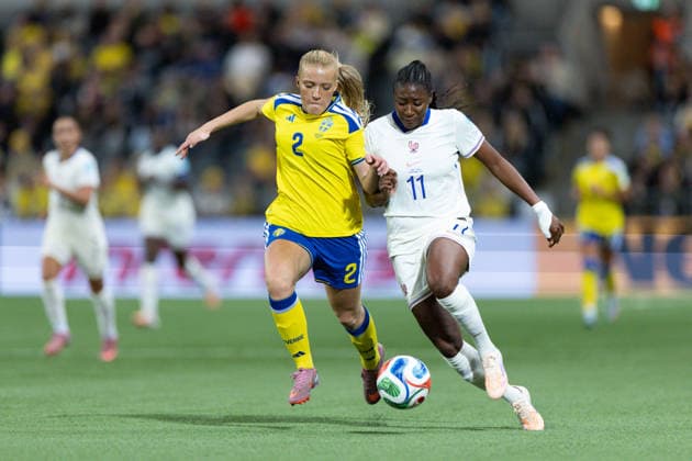 Smilla Holmberg (2 Sweden) and Kadidiatou Diani (11 France) battle for the ball during the Third-place match of the UEFA Womens Nations League football match between Sweden and France at 3Arena in Stockholm, Sweden. Copyright: xAnexFrosakerx xSPPx Sportspressphoto_SPR69402