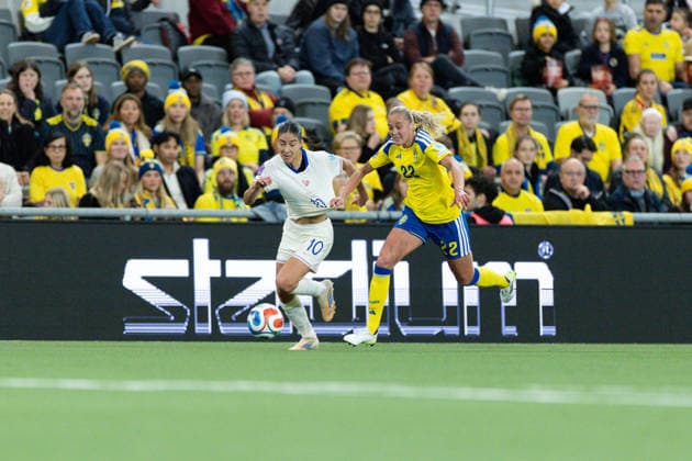 Clara Mateo (10 France) and Elma Junttila Nelhage (22 Sweden) battle for the ball during the Third-place match of the UEFA Womens Nations League football match between Sweden and France at 3Arena in Stockholm, Sweden. Copyright: xAnexFrosakerx xSPPx Sportspressphoto_SPR69403