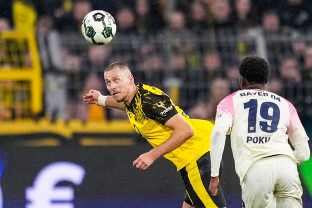 DORTMUND, GERMANY - DECEMBER 2: Waldemar Anton of Borussia Dortmund heads the ball during the DFB Cup round of 16 match between Borussia Dortmund and Bayer 04 Leverkusen at Signal Iduna Park on December 2, 2025 in Dortmund, Germany. (Photo by Rene Nijhuis) SPO  Copyright: xRenexNijhuis